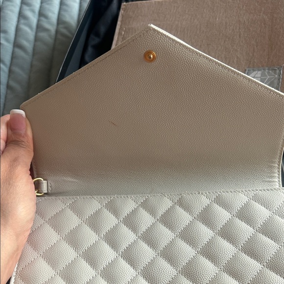 Elegant Cream Quilted Clutch - Picture 3 of 10